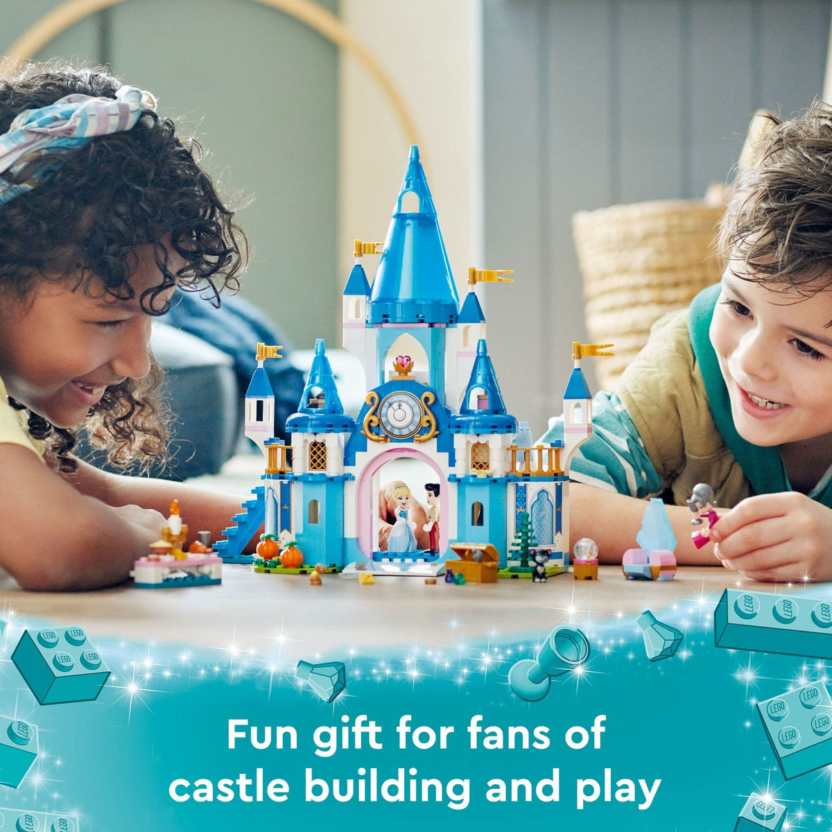Buildable Castle Toy with 3 Mini Dolls D467544