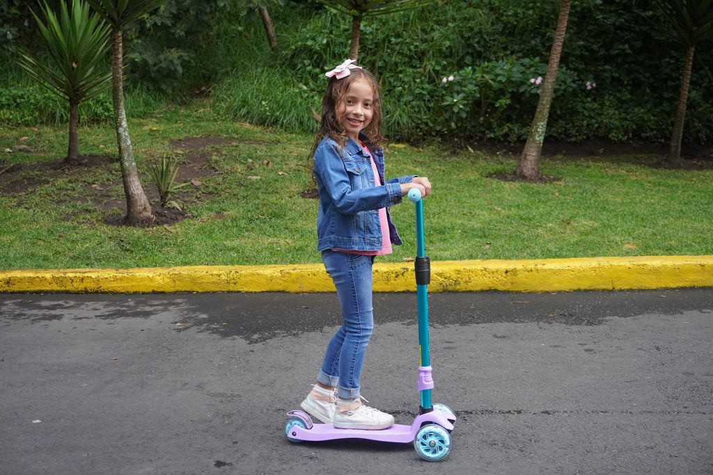 3 Wheel Scooter with Light Up Wheels L992298